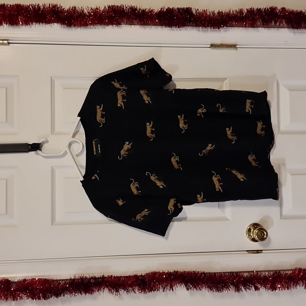 Reserved black shirt with cheetah 🐆